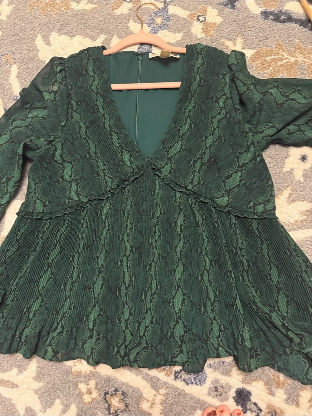 Michael kors Green Snake-Print Pleated V-Neck Blouse size L